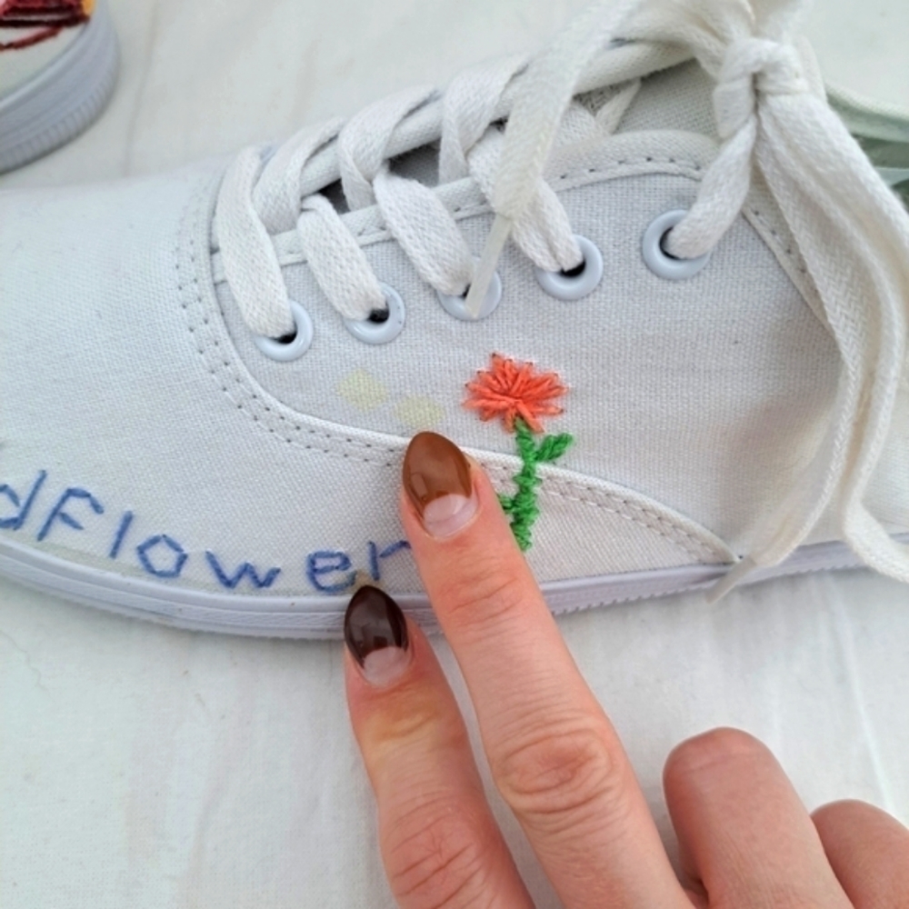 Custom hand embroidered floral canvas tennis shoe 9 - Picture 13 of 13